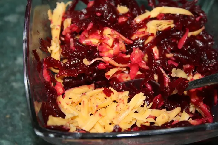 Карпаччо из свеклы сервированное лодочками из фаршированного чернослива (игра-соревнование): шаг 1