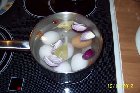 Маринованные яйца с картофельным пюре под горчичным соусом.: шаг 2