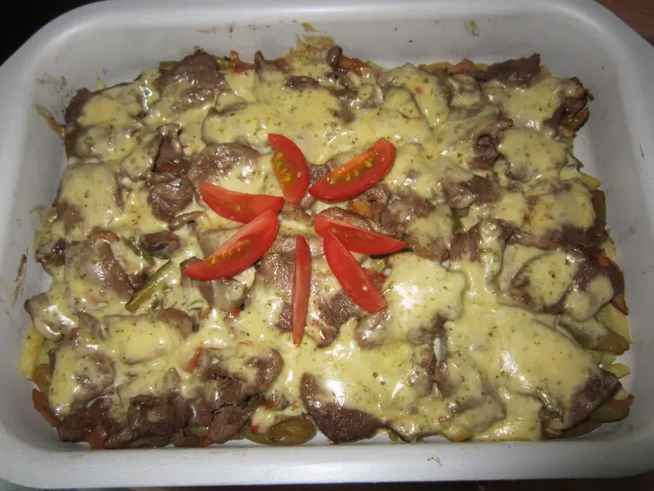 Жарёха из телятины под сырным соусом: шаг 8