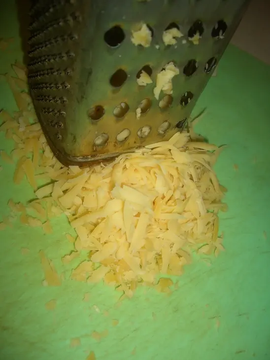 Закусочные завитушки с сыром и красной рыбой: шаг 4