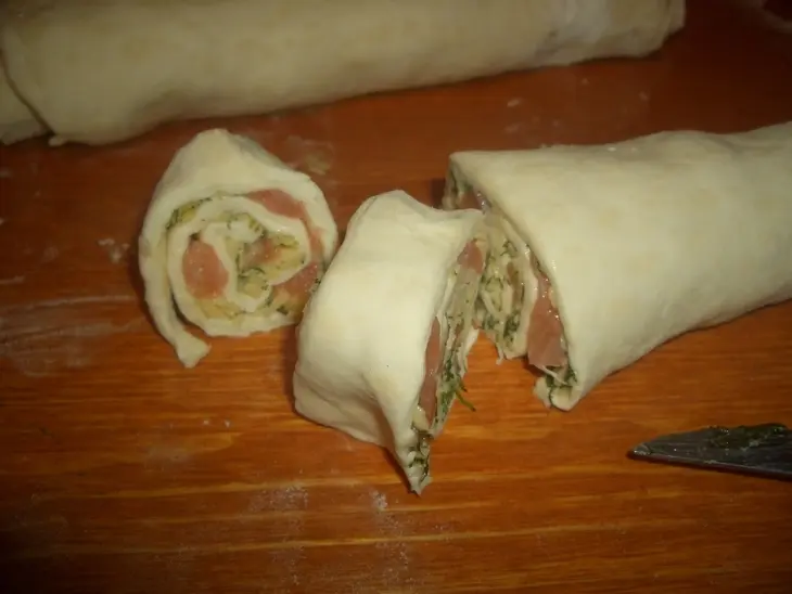Закусочные завитушки с сыром и красной рыбой: шаг 7