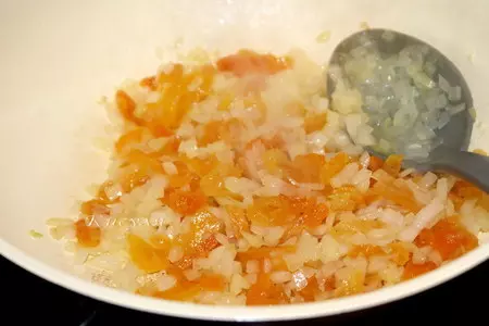 Чечевица с курагой и орехами: шаг 3
