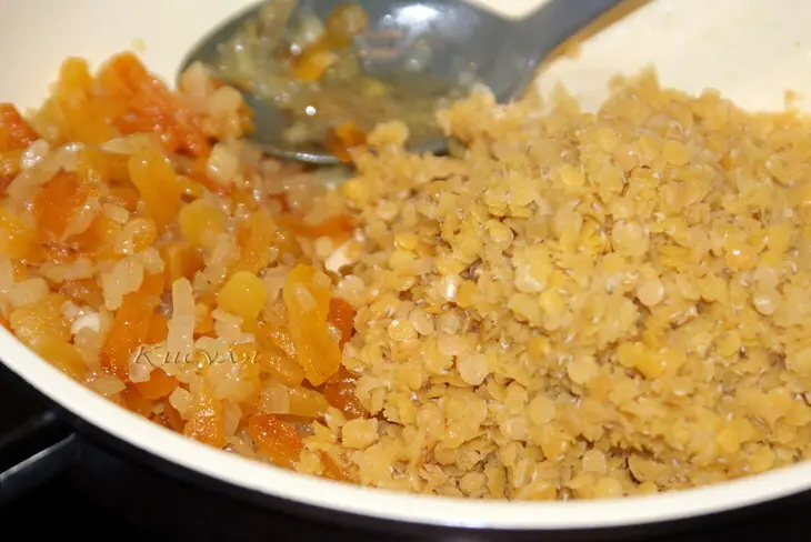 Чечевица с курагой и орехами: шаг 4