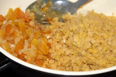 Чечевица с курагой и орехами: шаг 4