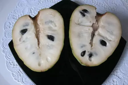 Шоколадный торт из гороха с кремом из черимойи: шаг 6