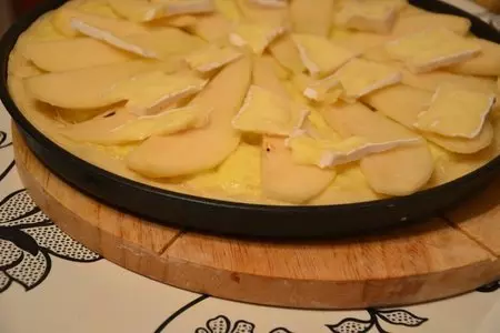 Пицца с грушей и сыром бри: шаг 3