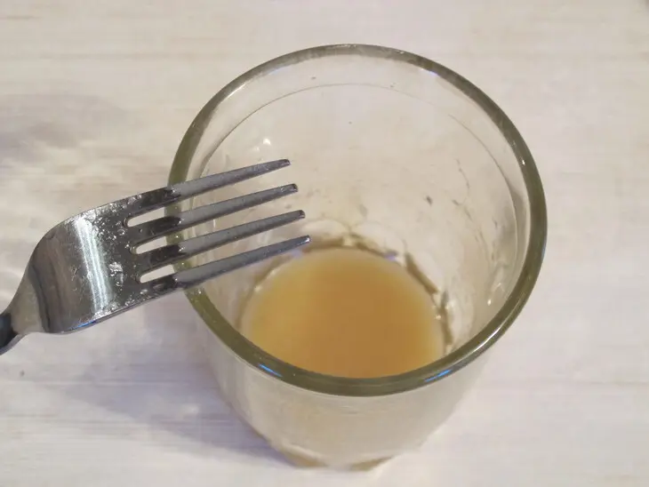 Салат с грушей и копчёной рыбой: шаг 3