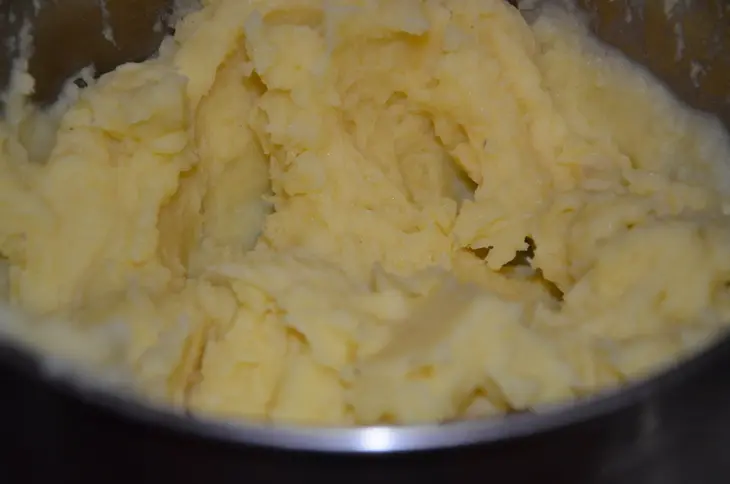 Картофельные гнезда с чечевицей и салями с фигурными кусочками филе цыпленка: шаг 3