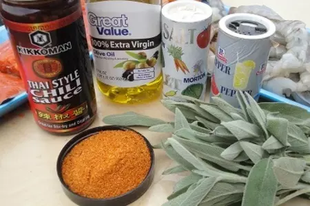 Рыба на кленовой дощечке с шалфеем и креветками: шаг 3