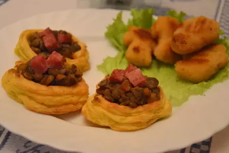 Картофельные гнезда с чечевицей и салями с фигурными кусочками филе цыпленка: шаг 6