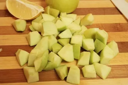 Фруктовый салат с адыгейским сыром и розмариновым сиропом.: шаг 3