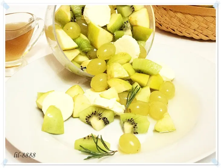 Фруктовый салат с адыгейским сыром и розмариновым сиропом.: шаг 7