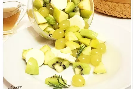 Фруктовый салат с адыгейским сыром и розмариновым сиропом.: шаг 7