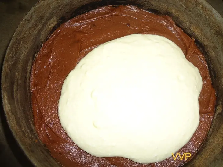 Пирог брауни с творогом и ягодами: шаг 5