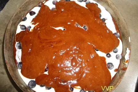 Пирог брауни с творогом и ягодами: шаг 7
