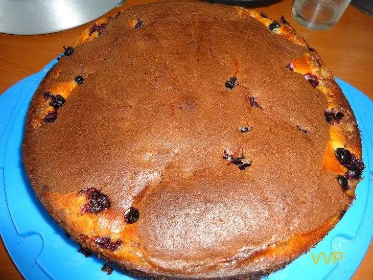 Пирог брауни с творогом и ягодами: шаг 8