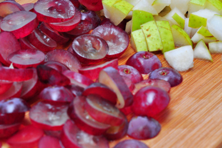 Салат с  кускусом, грушами, виноградом, мятой и кедровыми орехами.: шаг 2