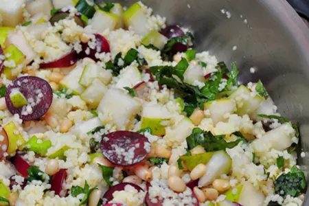 Салат с  кускусом, грушами, виноградом, мятой и кедровыми орехами: шаг 5