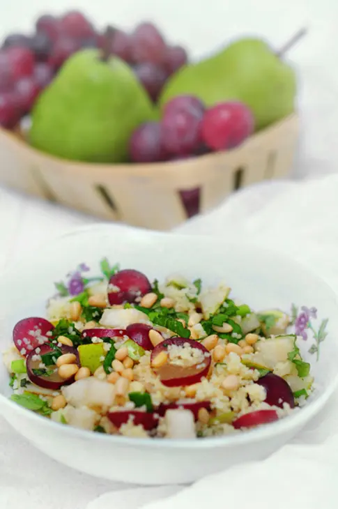 Салат с  кускусом, грушами, виноградом, мятой и кедровыми орехами: шаг 6