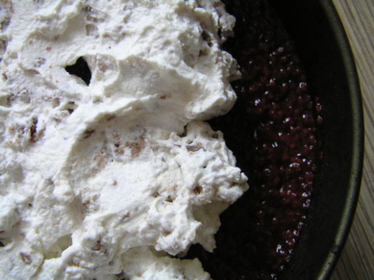 Торт-мороженое с безе, красными ягодами и грушей: шаг 19