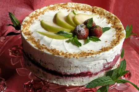 Торт-мороженое с безе, красными ягодами и грушей: шаг 23