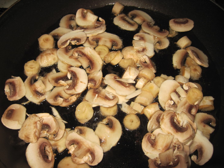 Фасоль в томате с грибами: шаг 1