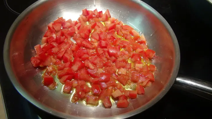 Новогодняя змейка из мини-пицц с наггетсами из мяса цыпленка "золотой петушок": шаг 3