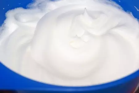 Рулет с яблоками"bolo de rolo": шаг 7