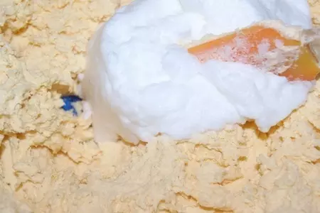 Рулет с яблоками"bolo de rolo": шаг 8