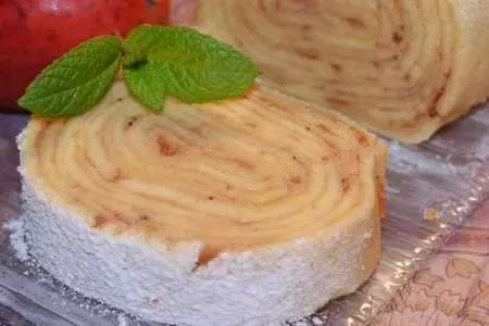 Рулет с яблоками"bolo de rolo": шаг 16