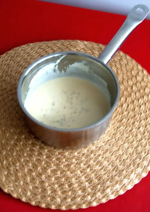 Куриные колбаски с яблочно-тыквенным пюре и зеленым кускусом со сливочным соусом: шаг 11