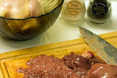 Курица, фаршированная чечевицей, грецкими орехами и печенью: шаг 3