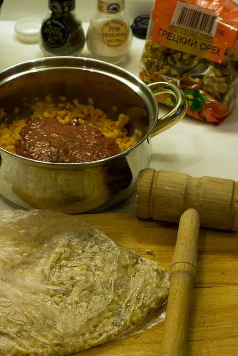 Курица, фаршированная чечевицей, грецкими орехами и печенью: шаг 4