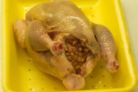 Курица, фаршированная чечевицей, грецкими орехами и печенью: шаг 5