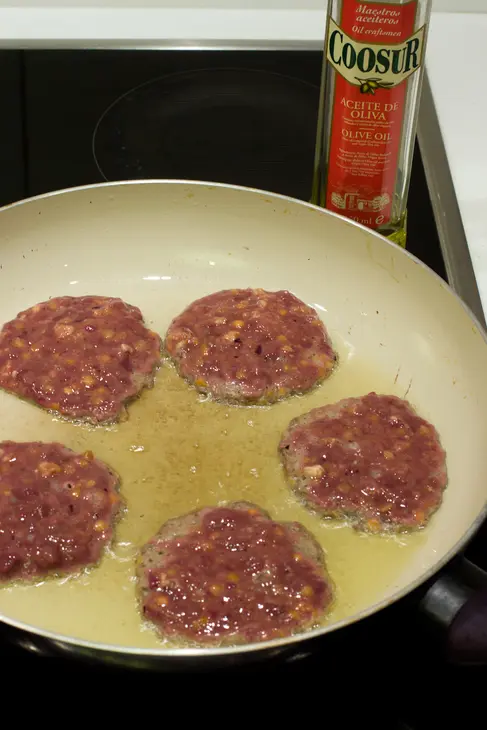 Курица, фаршированная чечевицей, грецкими орехами и печенью: шаг 7