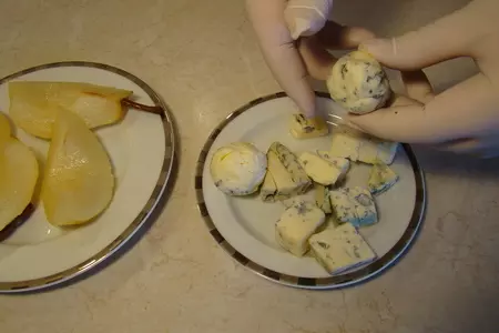 Медовая груша в вине с сыром дор блю: шаг 8