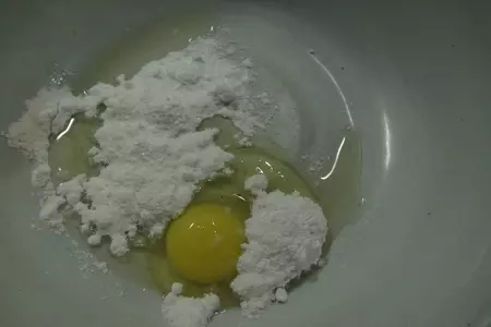 Яблочный пирог с карамелью: шаг 1