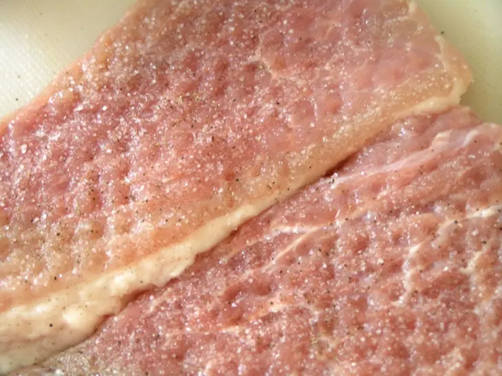 Сочный шницель с яблоками и морковным гарниром: шаг 1