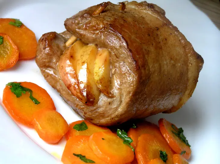 Сочный шницель с яблоками и морковным гарниром: шаг 7