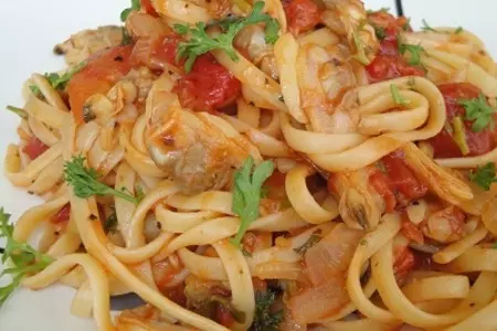 Лингвини с помидорами и молюсками: шаг 7