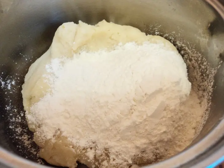 Мини-пирожки из заварного теста с мясом: шаг 3
