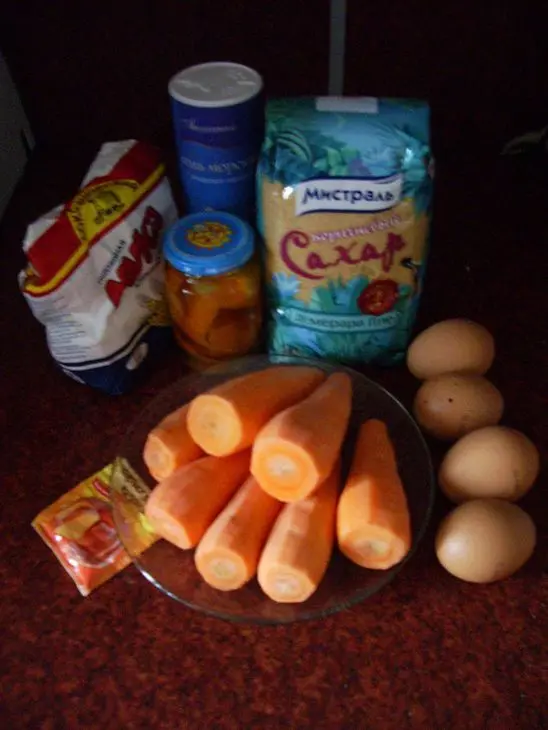 Морковный пирог со сливочным соусом: шаг 1