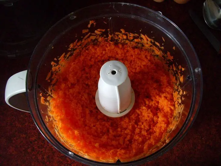 Морковный пирог со сливочным соусом: шаг 3