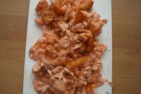 Красная рыба с рожками и овощами .: шаг 2