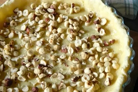 Пирог с мускатным виноградом и фундуком: шаг 9