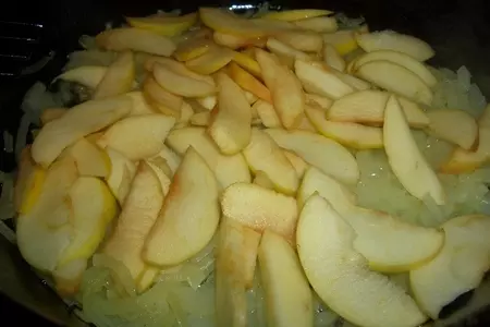 Печень индейки тушеная с яблоками: шаг 3