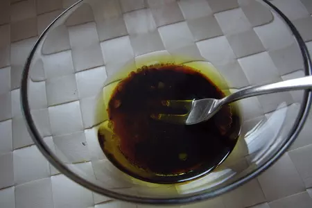 Яркий салат с хурмой и яблоками: шаг 3