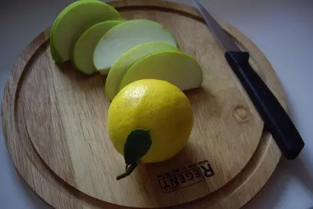Яркий салат с хурмой и яблоками: шаг 4