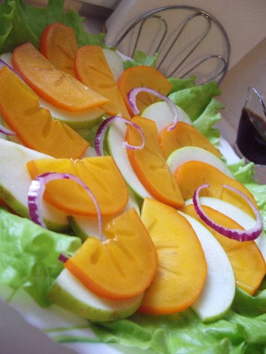 Яркий салат с хурмой и яблоками: шаг 6