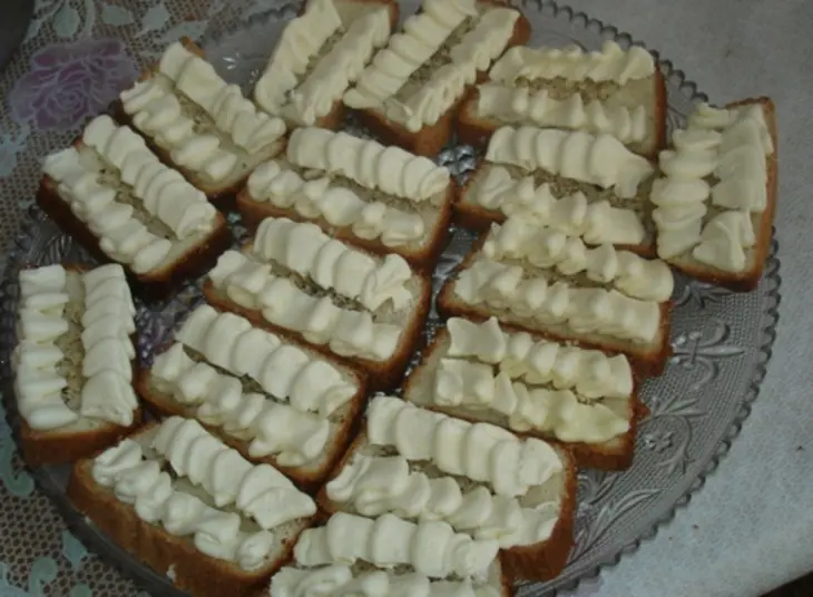 Пирожное "бутерброды с красной икрой": шаг 7